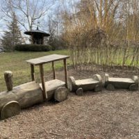 Petit train en bois à l'arboretum