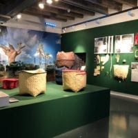 Salle du Mudac avec des objets tissés à Banfora
