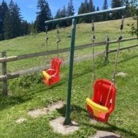 Balançoires de la place de jeu de la Cabane du Petit Oiseau