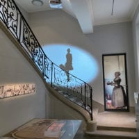 Escalier avec ombre projetée au Château de Prangins