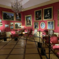 Salon et tableaux au Château de Prangins