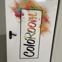 l'entrée et le logo