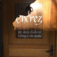 Porte de la maison du Père Fouettard au Hameau du Père Noël