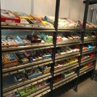 BibliothÚque remplie de jeux de société