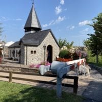 Reproduction miniature de l'Église de Saanen au Swiss Vapeur Parc