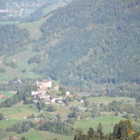 Le village de Gruyères perché sur une colline