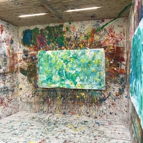 Nos oeuvres sur toile en face et sur papier à droite