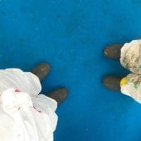 Les combinaisons et les chaussures de protection
