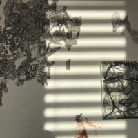 Le décor avec les oeuvres d'art de KOL
