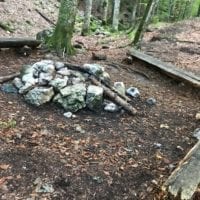 Place de pic-ni avec coin pour allumer un feu