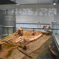 Maquette de la vie lacustre au Laténium
