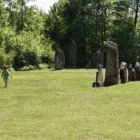 menhirs_clendy_enfants_jeux
