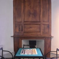 un espace pour jouer aux échecs